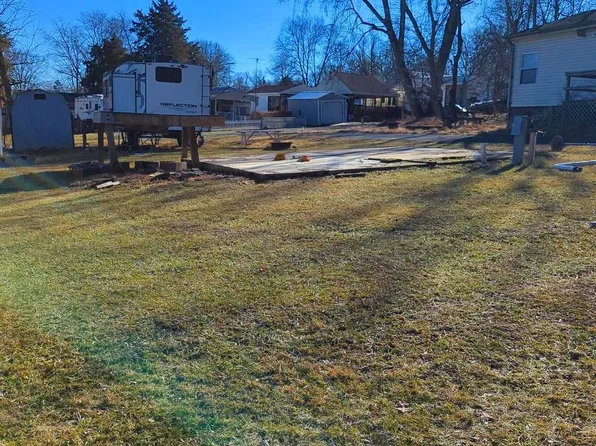 11 Pikers Peak Hot Spgs, Falling Waters, WV 25419