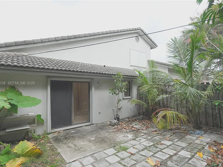 518 NE 48th St — Photo 31
