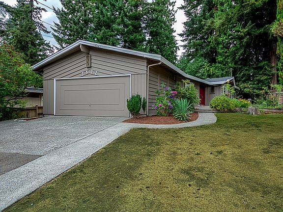 2nd image of 3522 NE 187th St