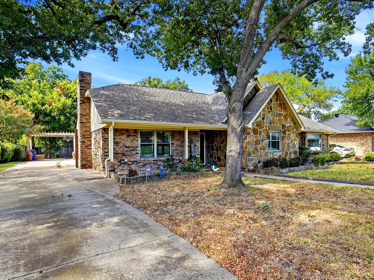 3 bed, 1888 sqft, $2,900 — Photo 2