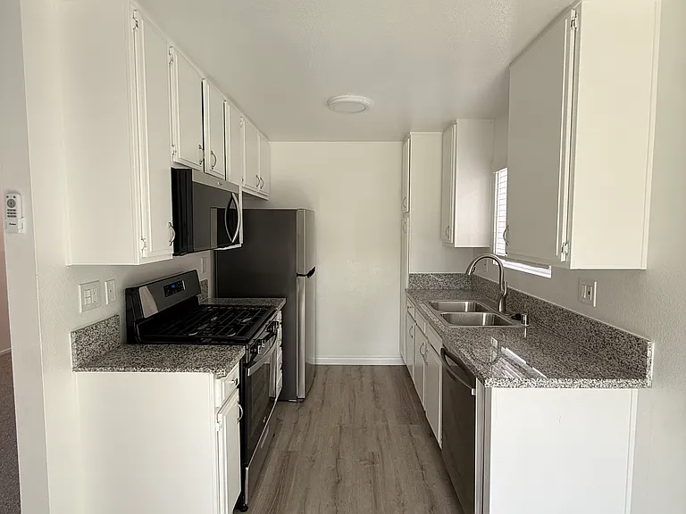 1620 Park Ave #6 — Photo 8