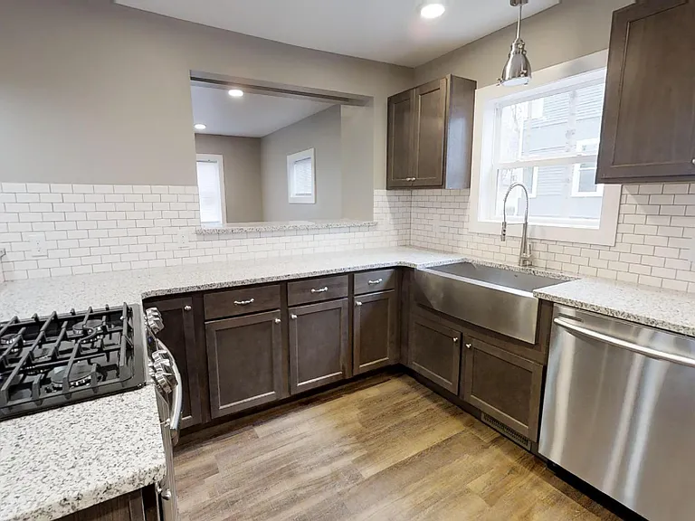 1410 Forbes St — Photo 4
