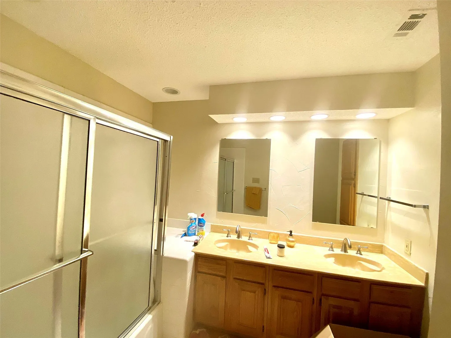 2 bed, 1.5 bath, 936 sqft, $1,295 — Photo 4