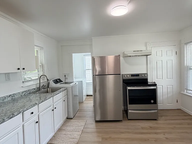 35 Maud St #2 — Photo 7