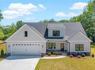 89 Huntington Dr, Lavonia, GA 30553