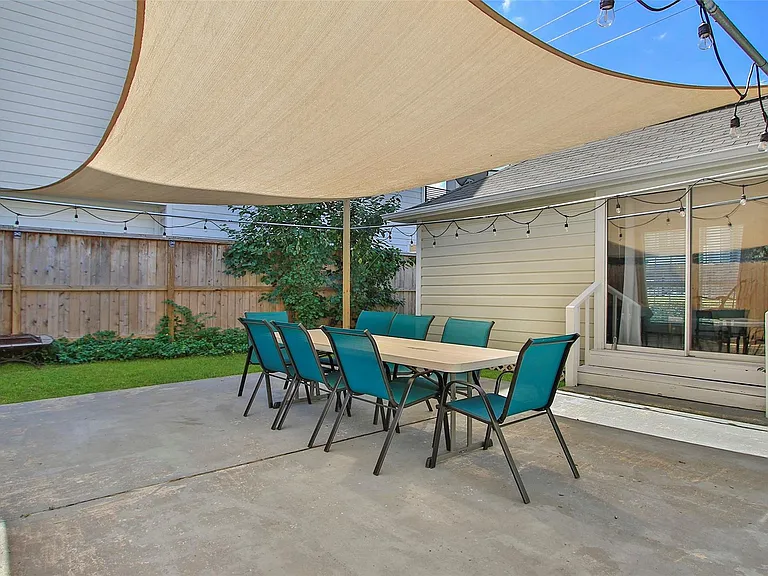 1518 Sabine St — Photo 37