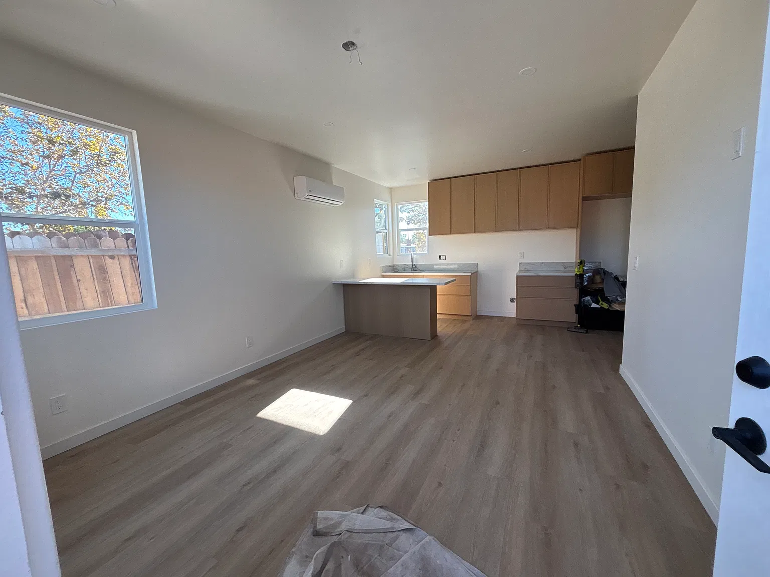 2 bed, 785 sqft, $3,200 — Photo 2