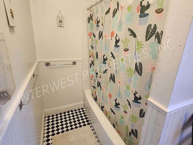 2257 NW Hoyt St #10 — Photo 8