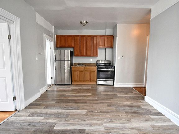 3rd image of 1046 Grant Ave