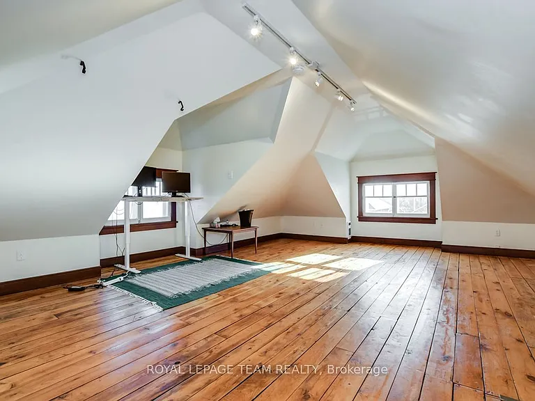 995 Gladstone Ave — Photo 22