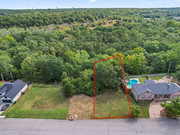 4th image of 8 S Linwood Dr