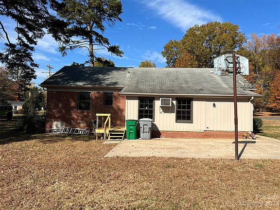 3rd image of 6130 Bridgeport Dr