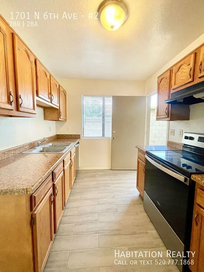 2 bed/2 bath recently renovated duplex, easy biking, near UA and historic 4th Ave! — Photo 2