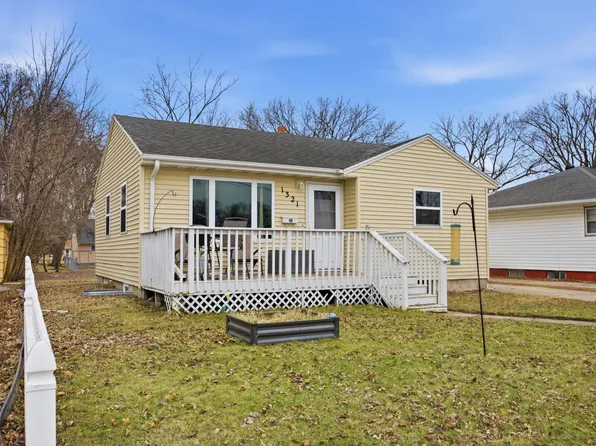 1321 9th Ave S, Moorhead, MN 56560