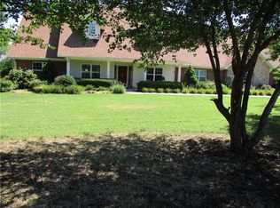 105 N Double Springs Rd, Fayetteville, AR 72730