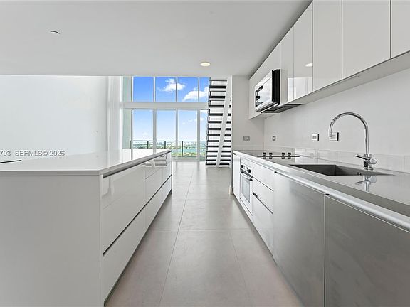 5th image of 1040 Biscayne Blvd APT 3802