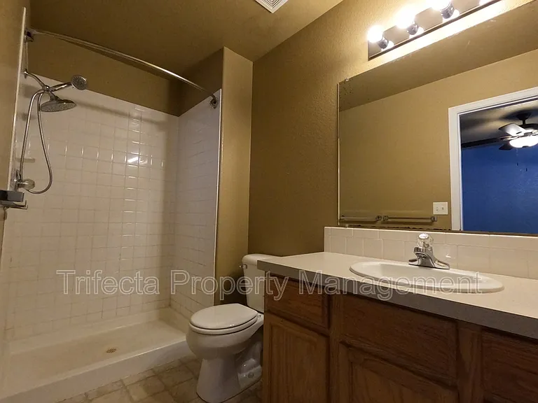 3627 Glenbarr Ct — Photo 10