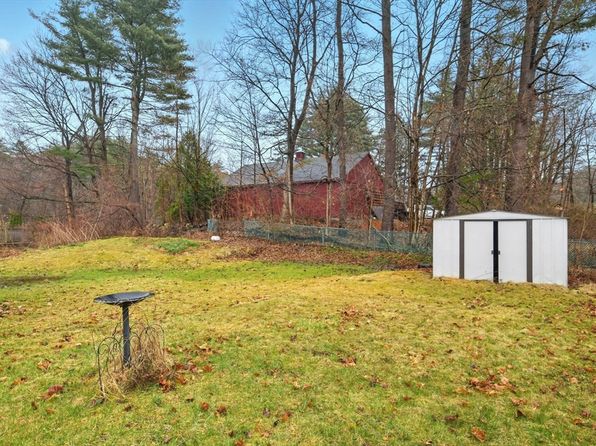 18 Freeman Dr, Greenfield, MA 01301