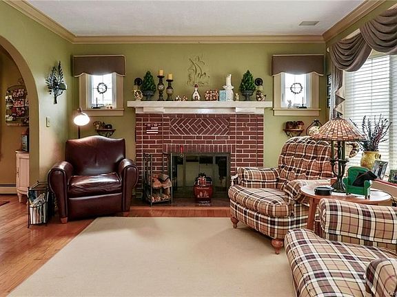 3rd image of 130 Park Dr