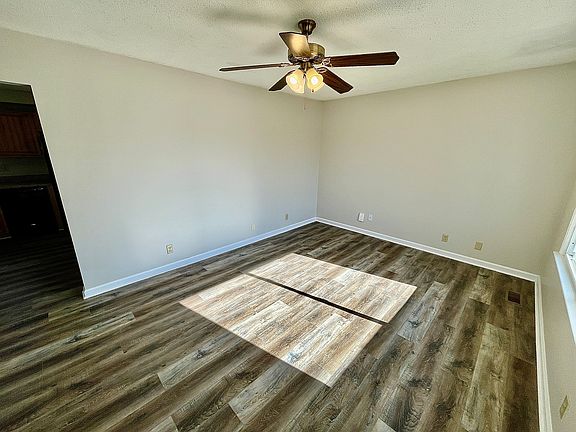 3rd image of 339 Bancroft Dr
