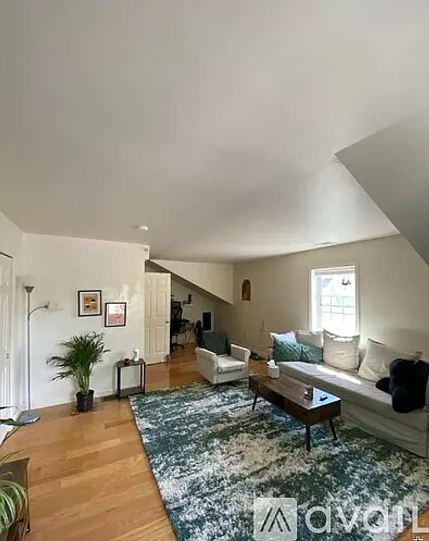 Allston 5-Bed/2.5-Bath Townhouse Avail for 9/1 — Photo 1
