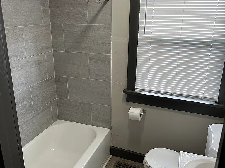 605 Linwood Ave #2 — Photo 2