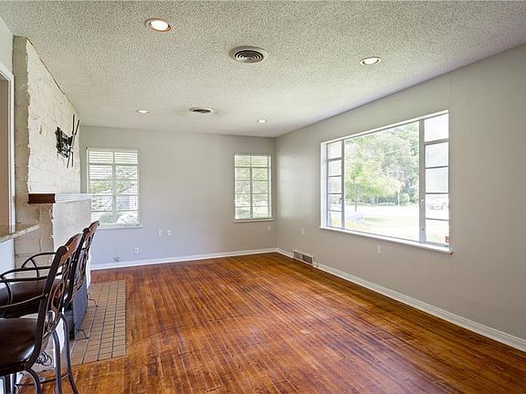 5th image of 3808 Trail Lake Dr