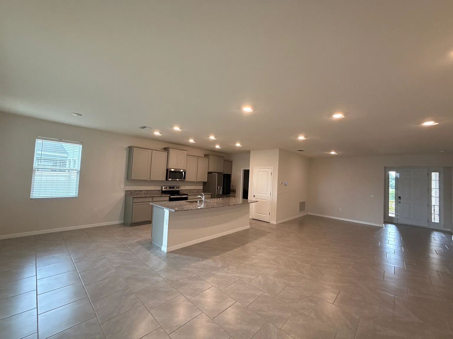 3 bed, 1844 sqft, $2,495 — Photo 3