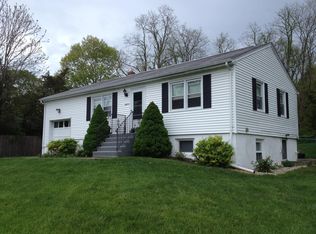 18 Mahar Dr, Poughkeepsie, NY 12601
