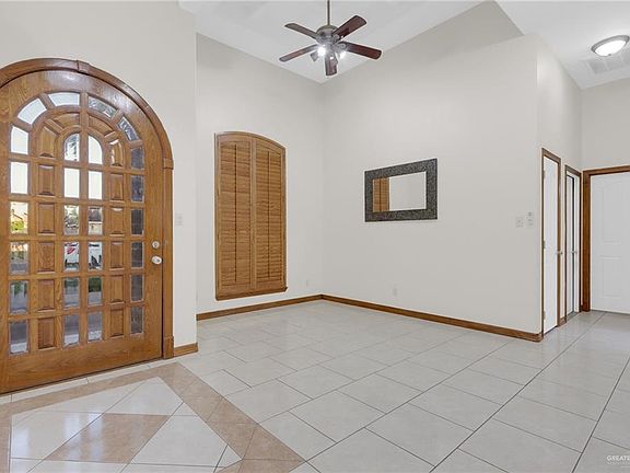 3rd image of 1607 N San Antonio St