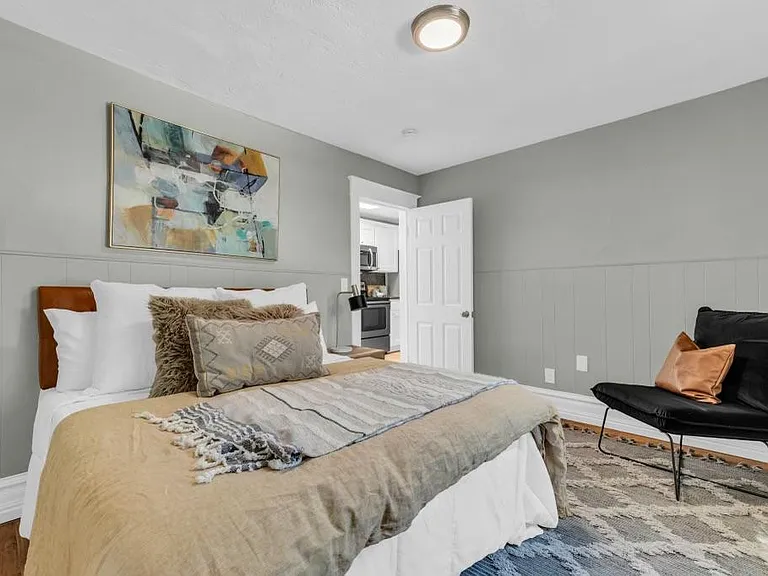 410 E Van Ness Pl — Photo 6
