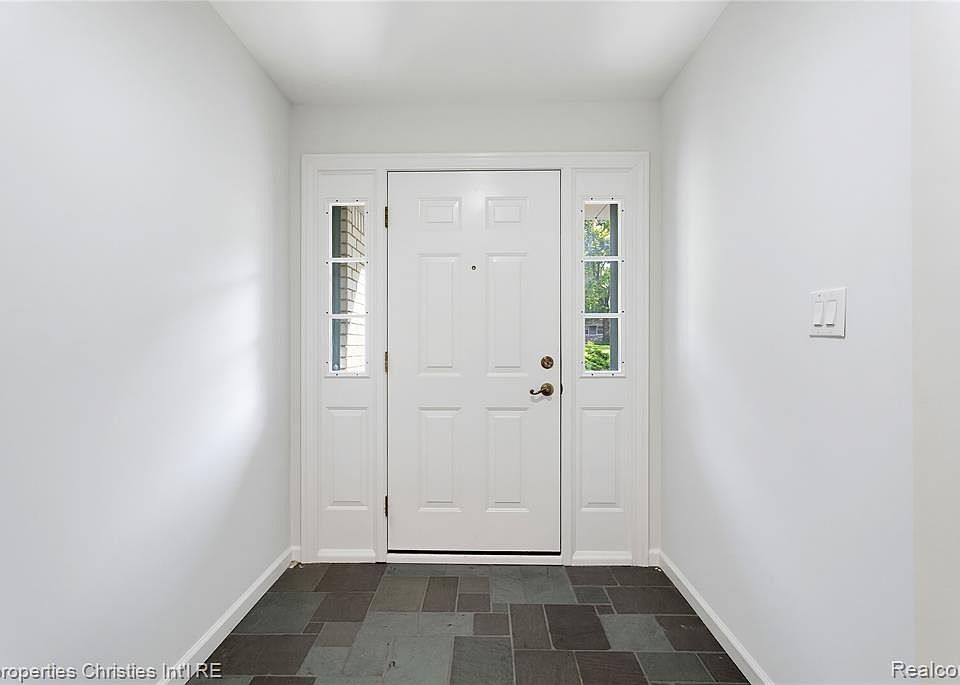 4494 Burnley Dr, photo 4