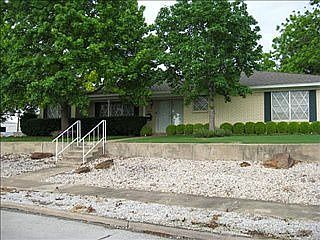 1st image of 1801 Huntington Dr