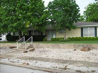 1801 Huntington Dr, Grand Prairie, TX 75051