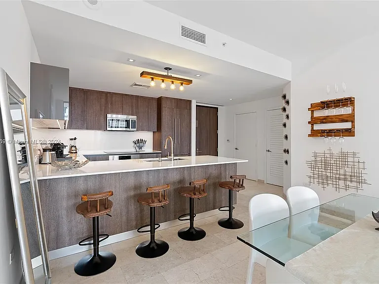 68 SE 6th St #3403 — Photo 7