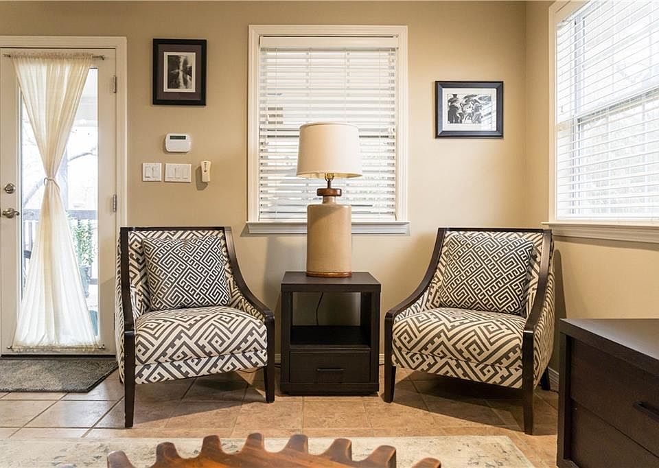1st image of 2321 Village Cir #B
