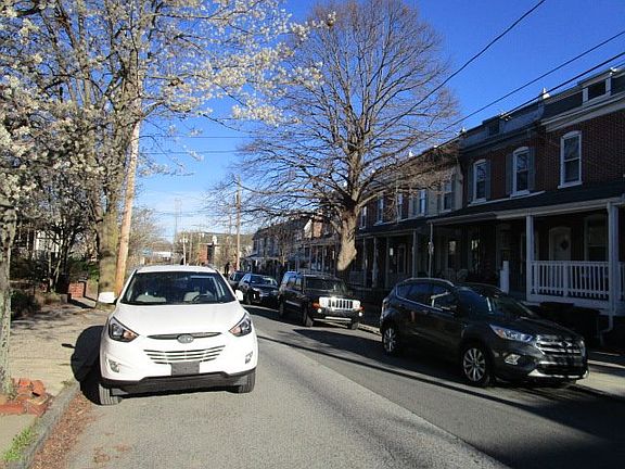 Exterior Neighborhood (street photo)