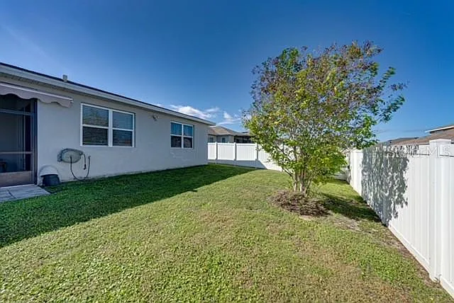 295 Lake Smart Cir — Photo 12