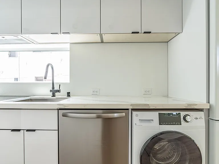 Beautiful Brand New Boutique Apartment Community — Photo 34