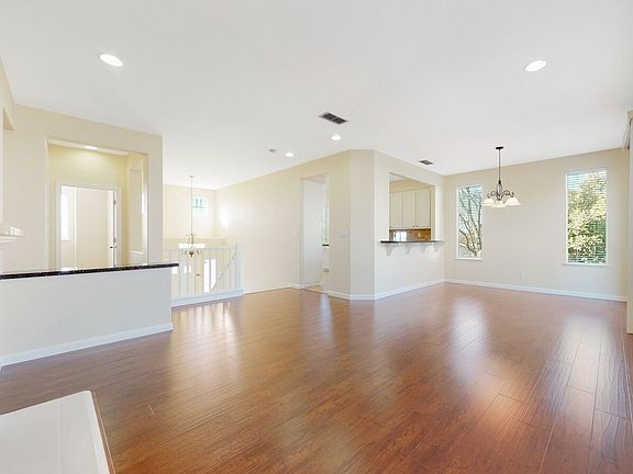 4th image of 25110 Valley Oak Dr