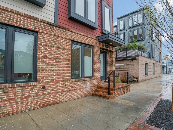 5th image of 601 N Henry St