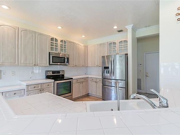 4th image of 16274 Segovia Cir S