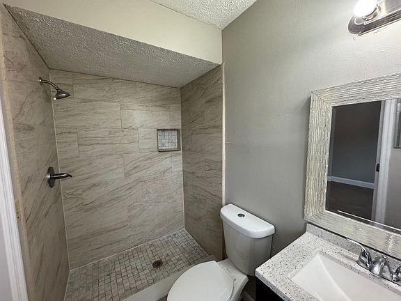 5th image of 1199 Lawrence Ave