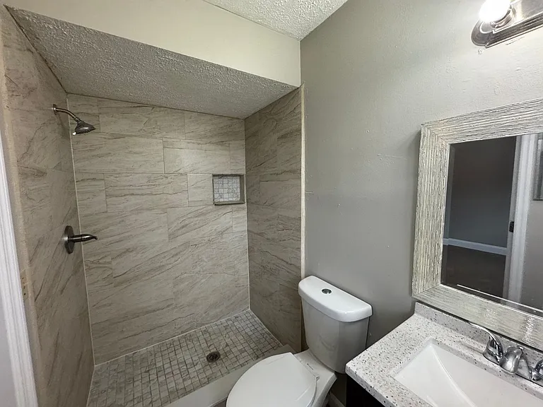 1199 Lawrence Ave — Photo 5