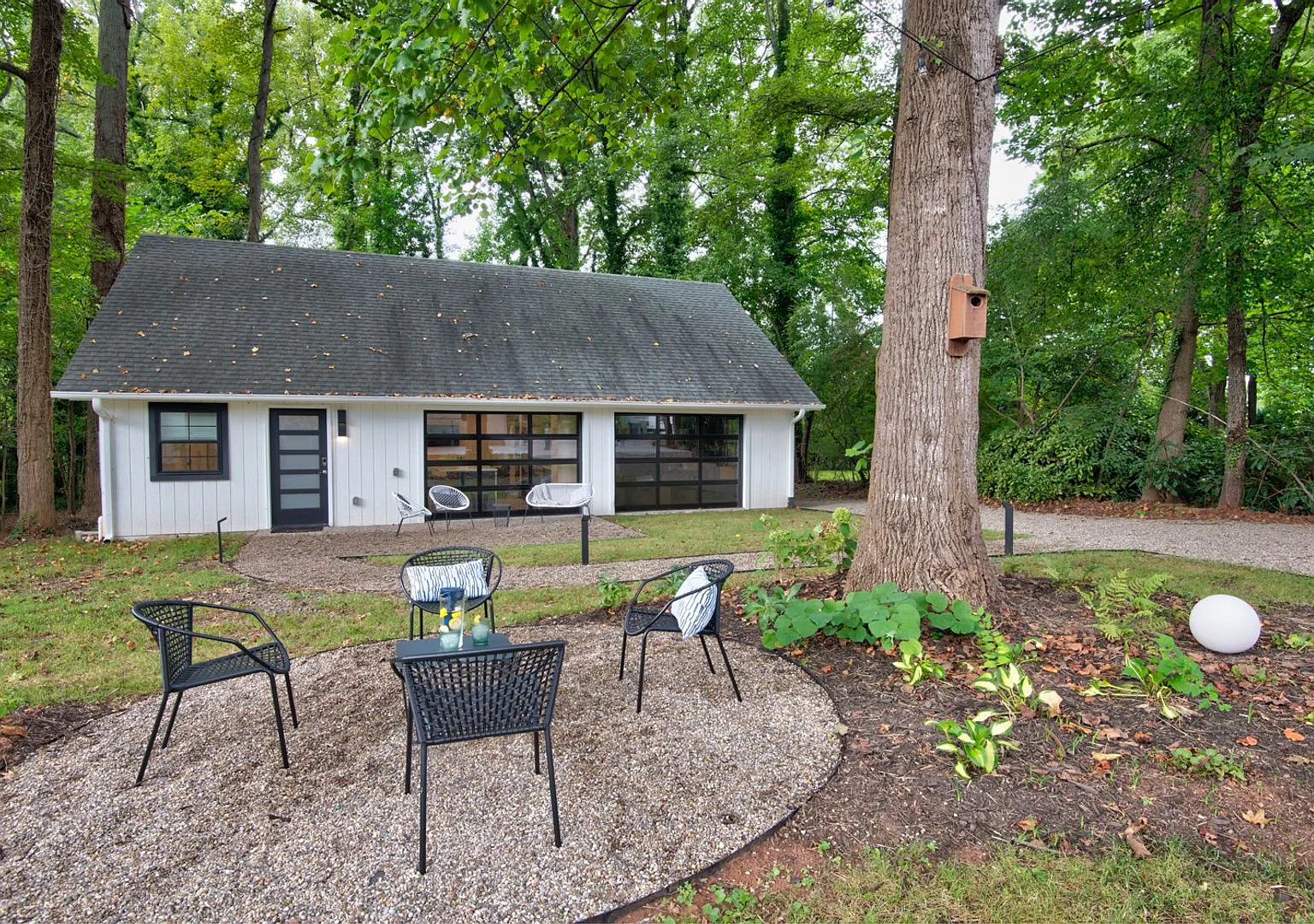 Sleek & Stylish Charlotte Getaway Fully Furnished Guest House with High-End Finishes! — Photo 2