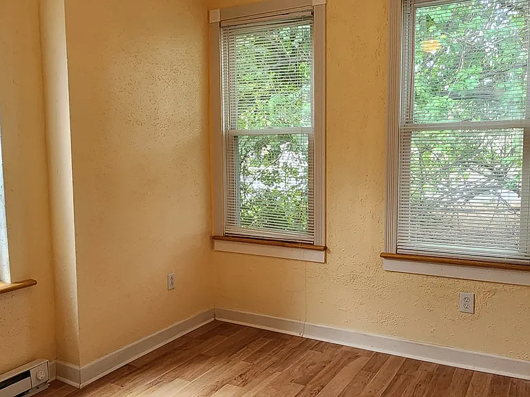 Bedroom 100 sq. ft.
