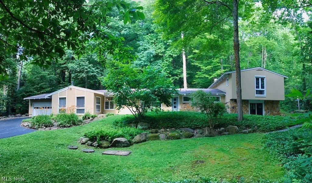 5 bed, 3.5 bath, 3500 sqft, $4,000 — Photo 1