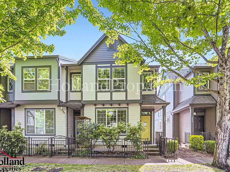 1094 SE Alika Ave — Photo 1