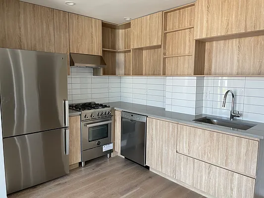 Rented by E Realty International Corp | media 4