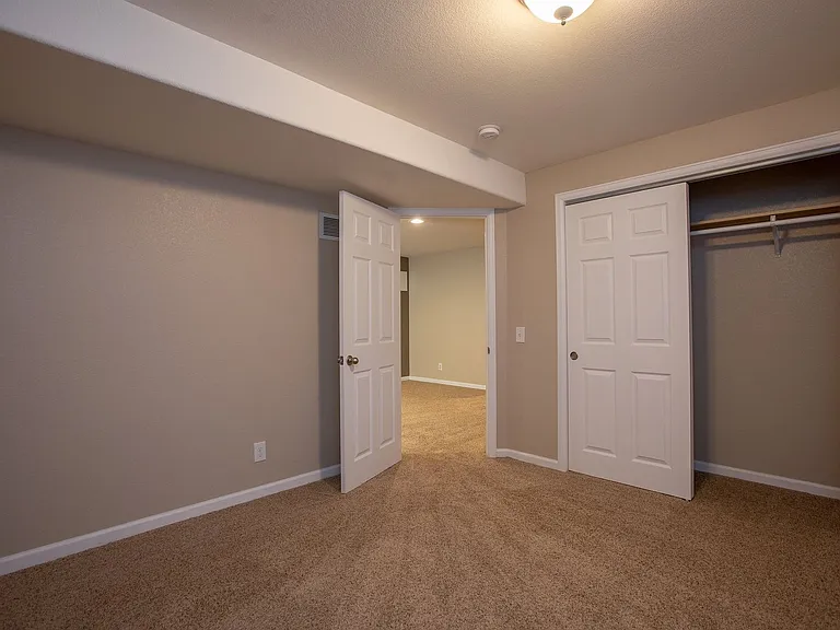 1076 Fairfield Ave — Photo 27